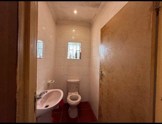6 BEDROOM HOUSE FOR SALE IN LENNOXTON